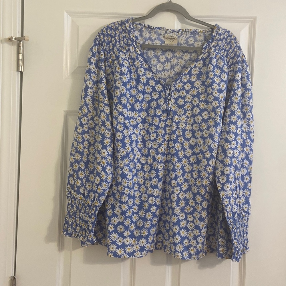 NWT St. John’s Bay Daisy Print Blouse